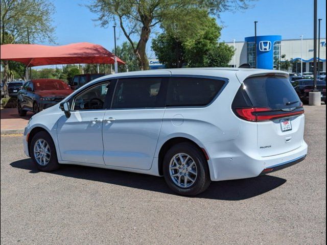 2024 Chrysler Pacifica Touring-L