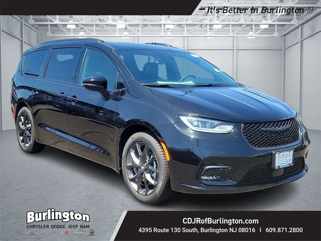 2024 Chrysler Pacifica Touring-L