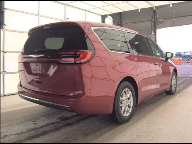 2024 Chrysler Pacifica Touring-L