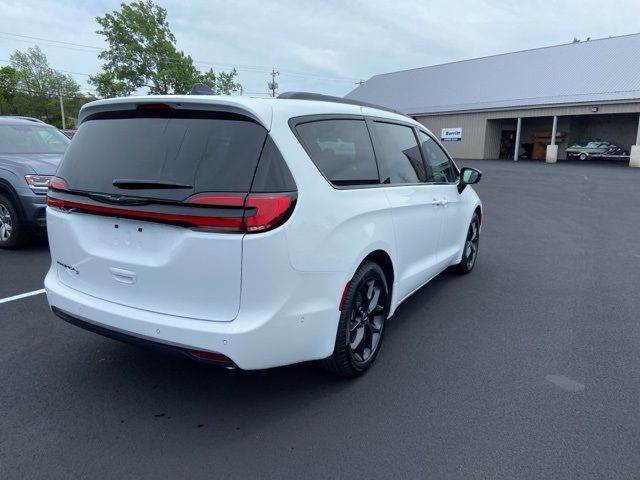 2024 Chrysler Pacifica Touring-L