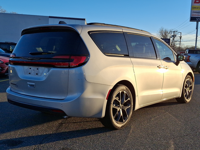 2024 Chrysler Pacifica Touring-L