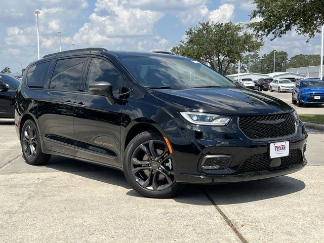 2024 Chrysler Pacifica Touring-L