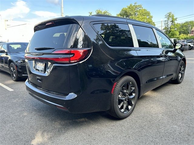 2024 Chrysler Pacifica Touring-L