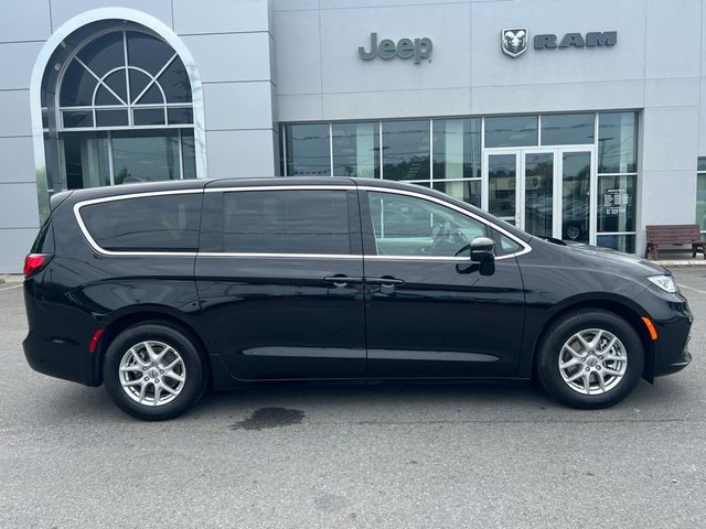 2024 Chrysler Pacifica Touring-L