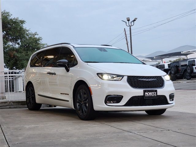 2024 Chrysler Pacifica Touring-L