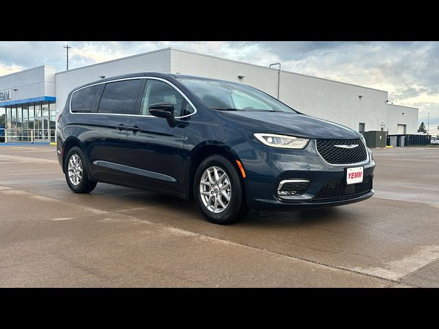 2024 Chrysler Pacifica Touring-L