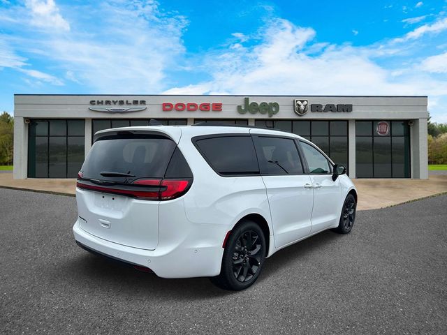 2024 Chrysler Pacifica Touring-L