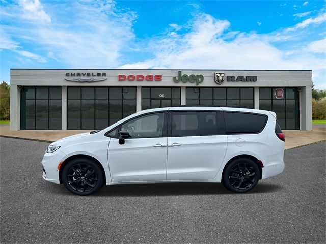 2024 Chrysler Pacifica Touring-L