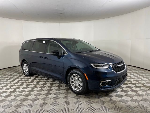 2024 Chrysler Pacifica Touring-L