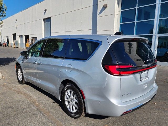 2024 Chrysler Pacifica Touring-L