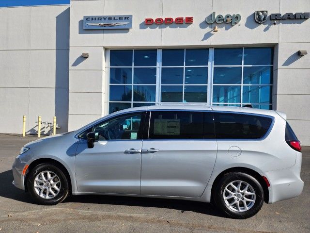 2024 Chrysler Pacifica Touring-L