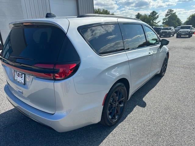 2024 Chrysler Pacifica Touring-L