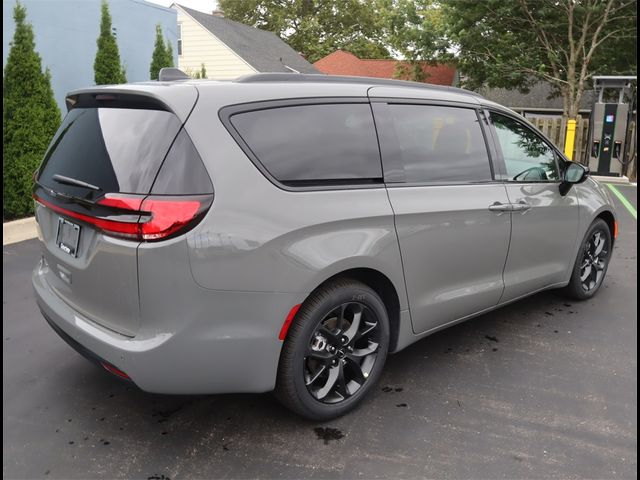 2024 Chrysler Pacifica Touring-L