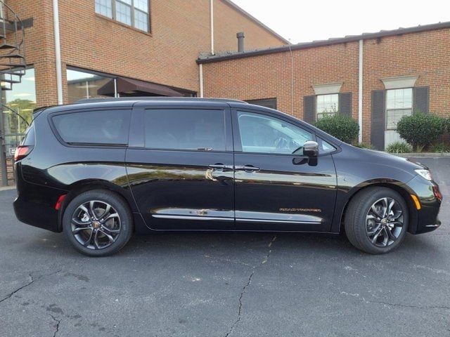 2024 Chrysler Pacifica Touring-L