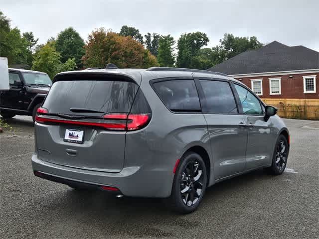 2024 Chrysler Pacifica Touring-L