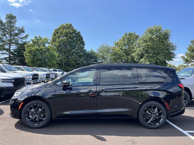 2024 Chrysler Pacifica Touring-L