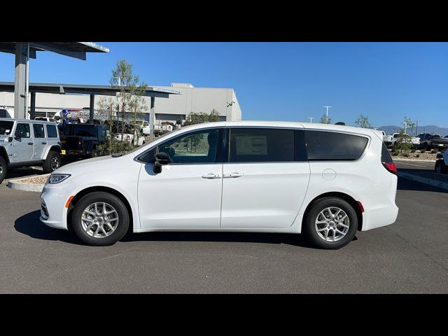 2024 Chrysler Pacifica Touring-L