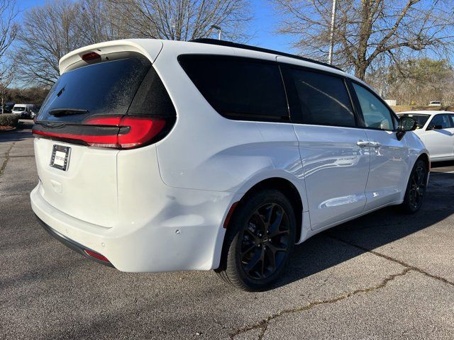 2024 Chrysler Pacifica Touring-L