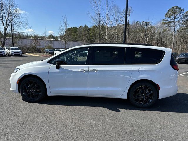 2024 Chrysler Pacifica Touring-L