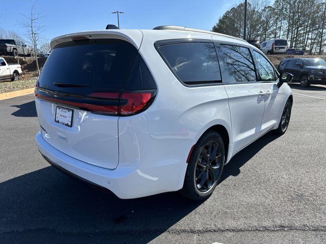 2024 Chrysler Pacifica Touring-L