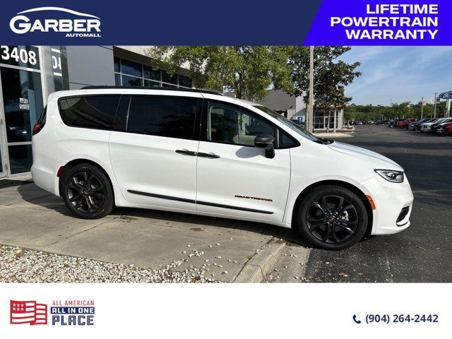 2024 Chrysler Pacifica Touring-L