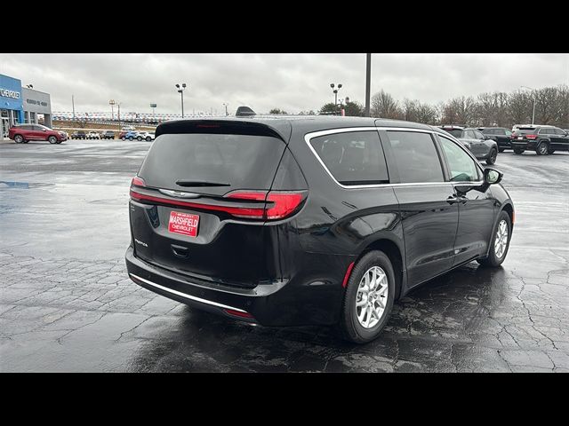 2024 Chrysler Pacifica Touring-L