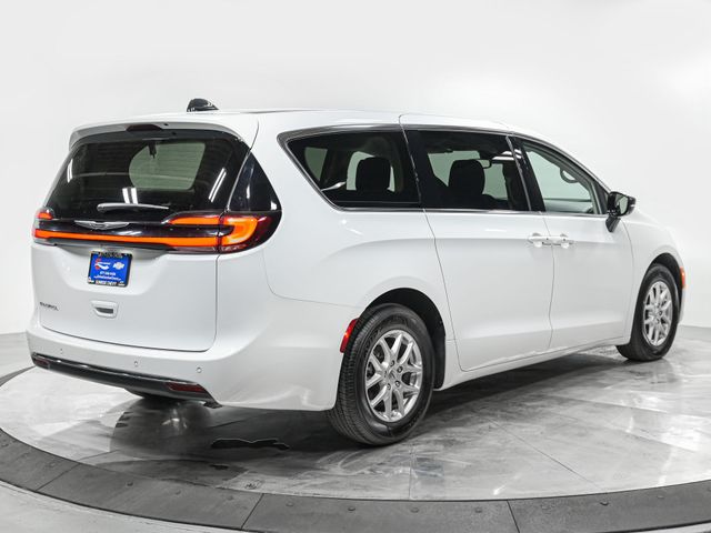 2024 Chrysler Pacifica Touring-L