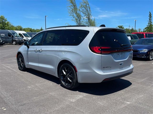 2024 Chrysler Pacifica Touring-L