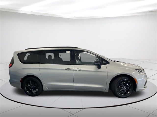 2024 Chrysler Pacifica Touring-L