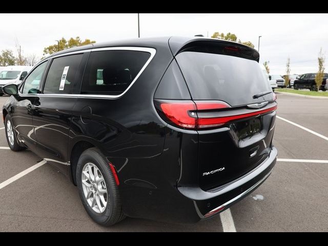 2024 Chrysler Pacifica Touring-L