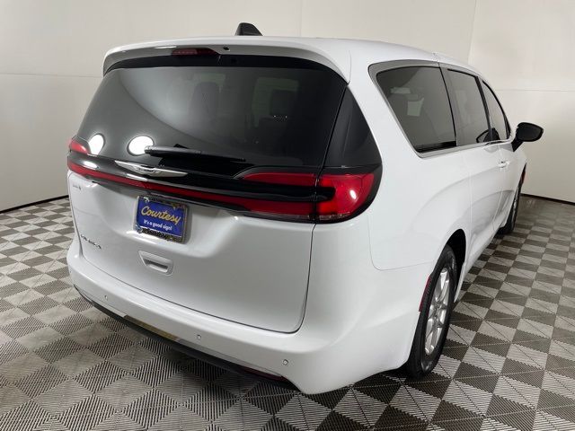 2024 Chrysler Pacifica Touring-L