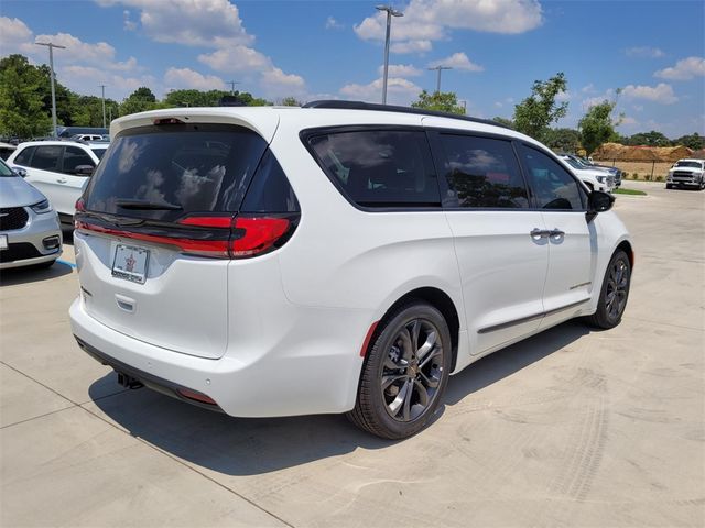 2024 Chrysler Pacifica Touring-L