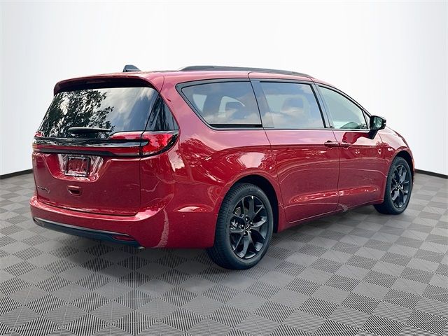 2024 Chrysler Pacifica Touring-L