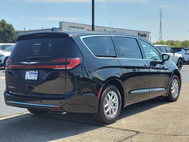 2024 Chrysler Pacifica Touring-L