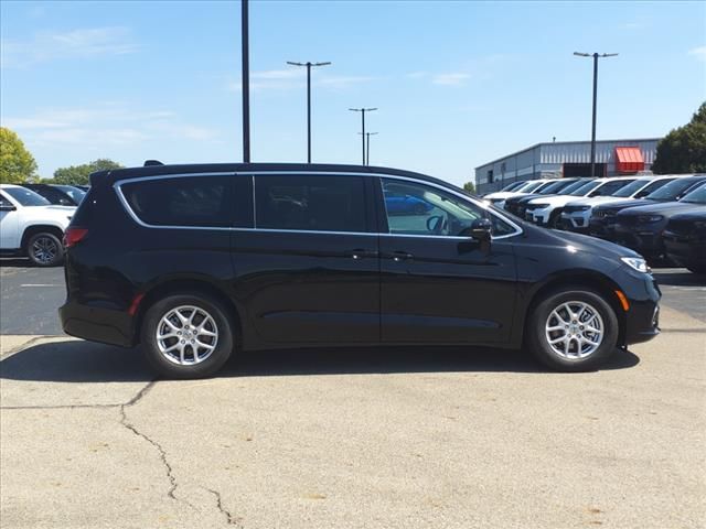 2024 Chrysler Pacifica Touring-L