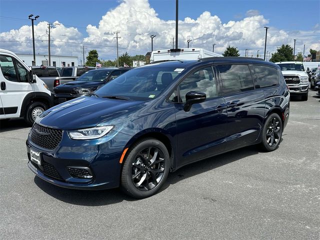 2024 Chrysler Pacifica Touring-L