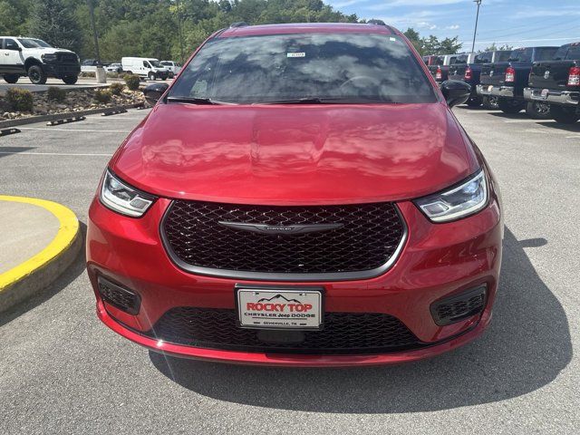 2024 Chrysler Pacifica Touring-L