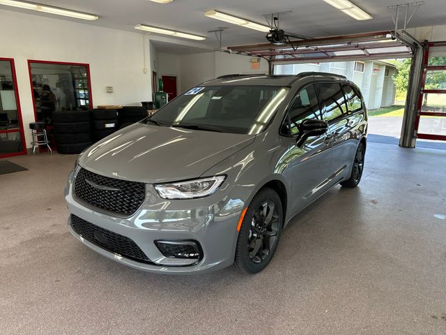 2024 Chrysler Pacifica Touring-L