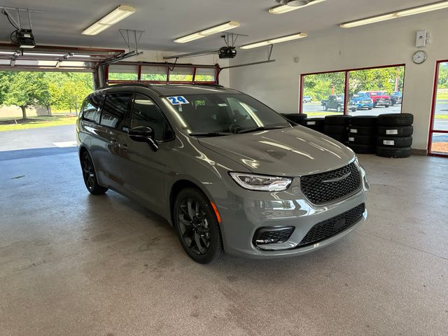 2024 Chrysler Pacifica Touring-L