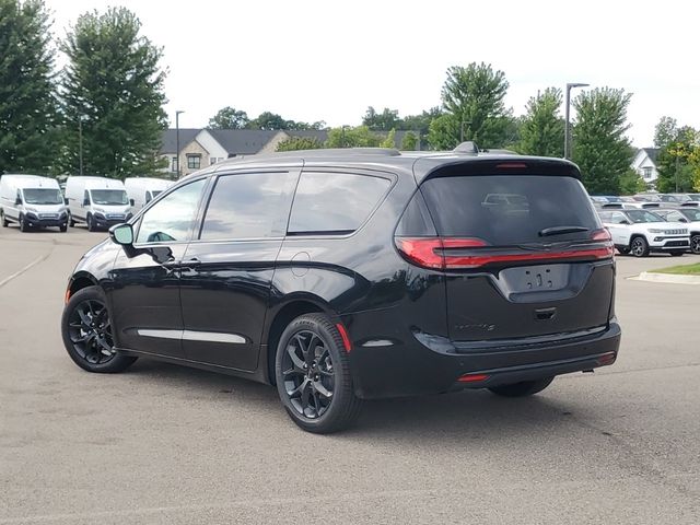 2024 Chrysler Pacifica Touring-L