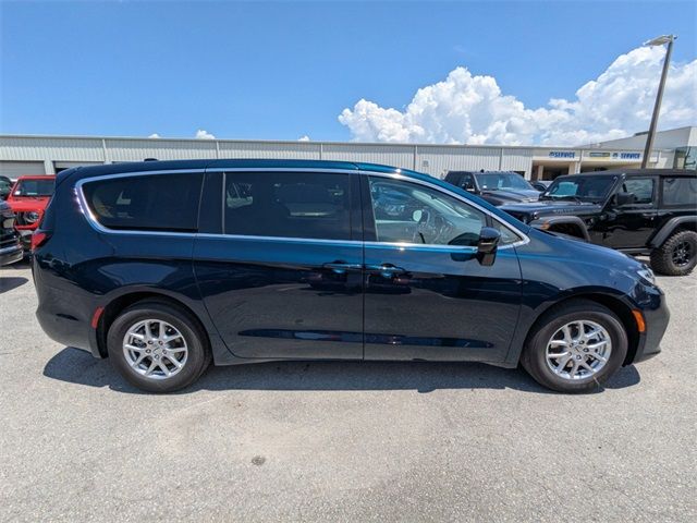 2024 Chrysler Pacifica Touring-L