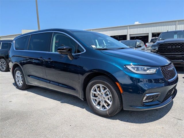 2024 Chrysler Pacifica Touring-L