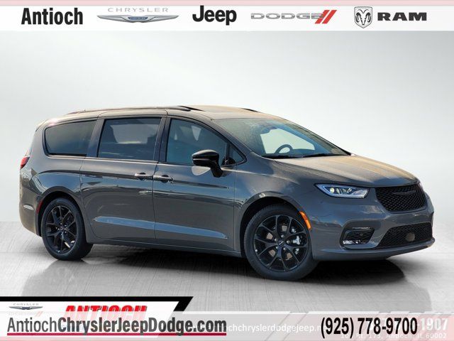 2024 Chrysler Pacifica Touring-L