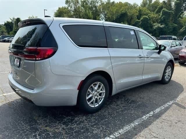 2024 Chrysler Pacifica Touring-L