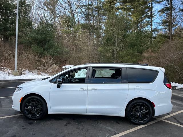 2024 Chrysler Pacifica Touring-L