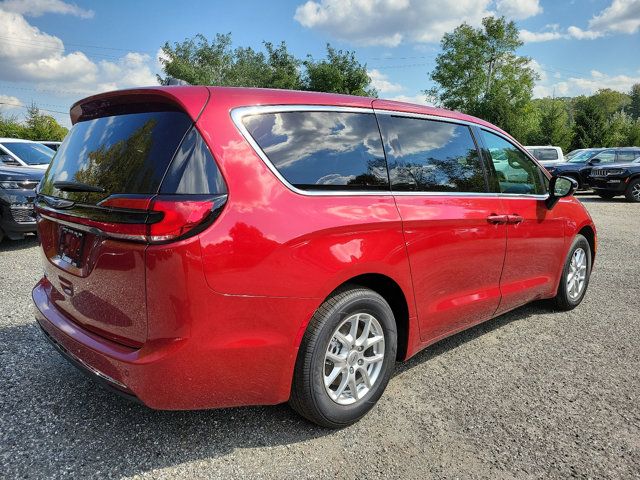 2024 Chrysler Pacifica Touring-L