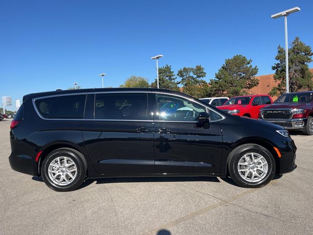 2024 Chrysler Pacifica Touring-L