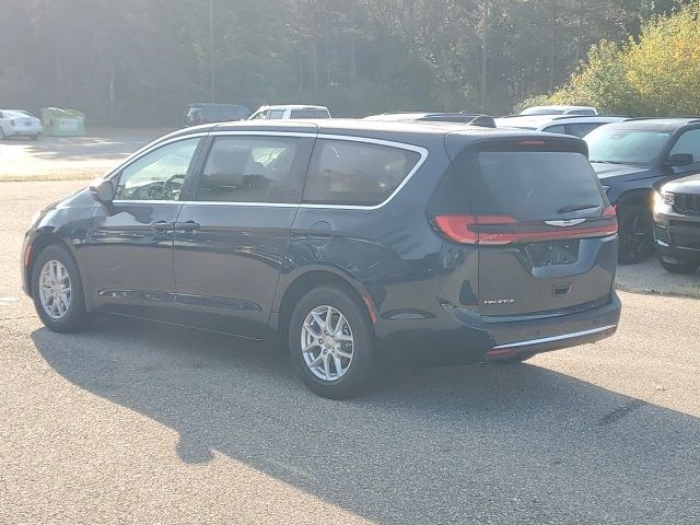 2024 Chrysler Pacifica Touring-L