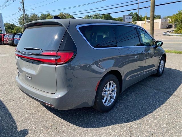 2024 Chrysler Pacifica Touring-L