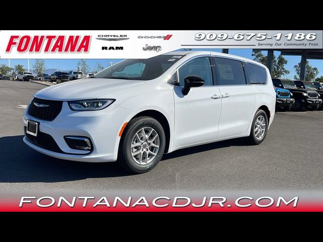 2024 Chrysler Pacifica Touring-L